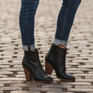Tarynn Black Faux Leather Wedge Ankle Booties Boots | 9